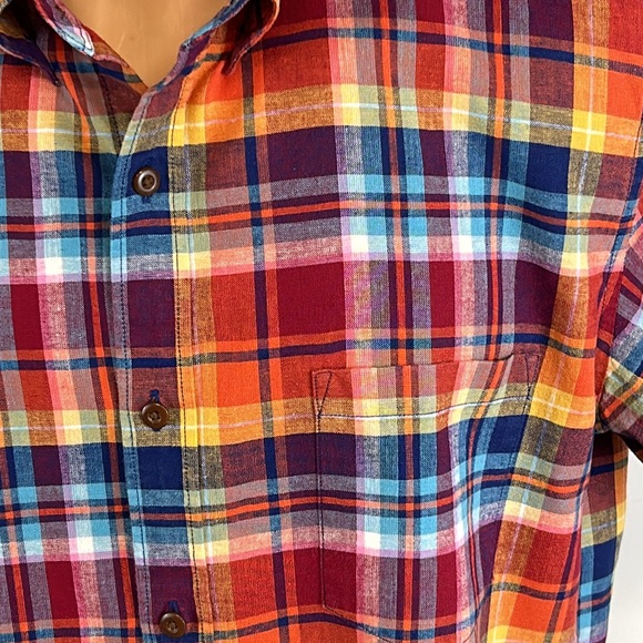 J. Crew short sleeve Cotton/Linen button down collar shirt.  L - Picture 4 of 7